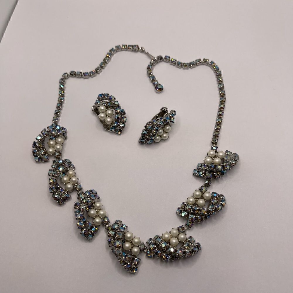 Vintage set aurora borealis and faux pearls necklace earrings - Picture 4 of 9